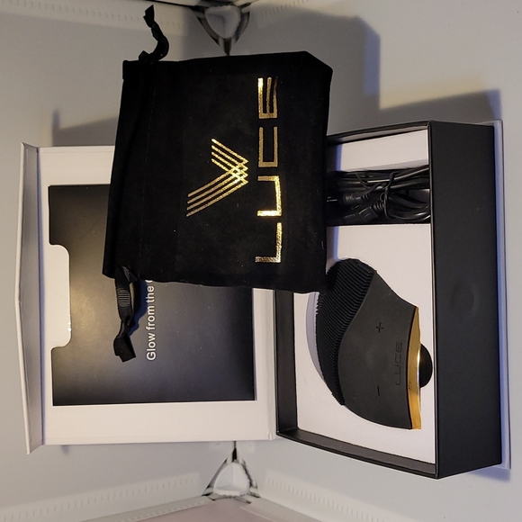 NEW LUCE180° Facial Cleansing and Anti-Aging Device - Picture 2 of 6